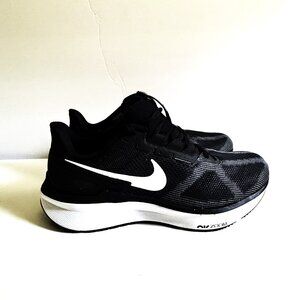 Nike Women's Air Zoom Structure 25 Low Running Shoes